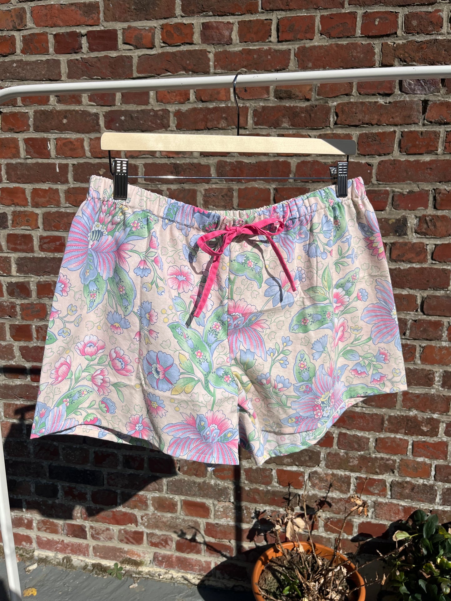 Le short à fleurs