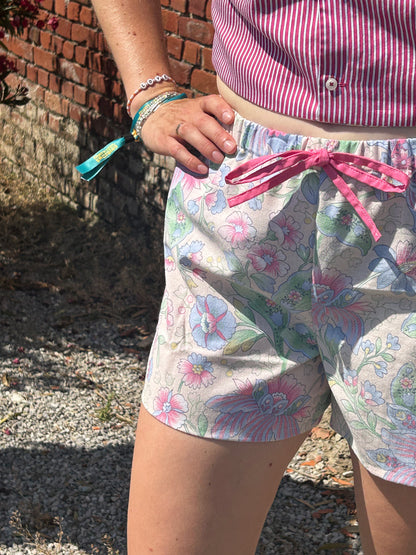 Le short à fleurs