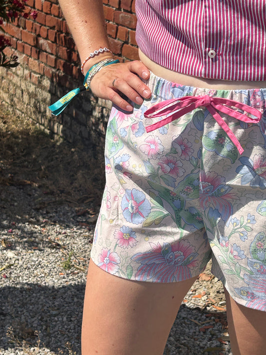 Le short à fleurs