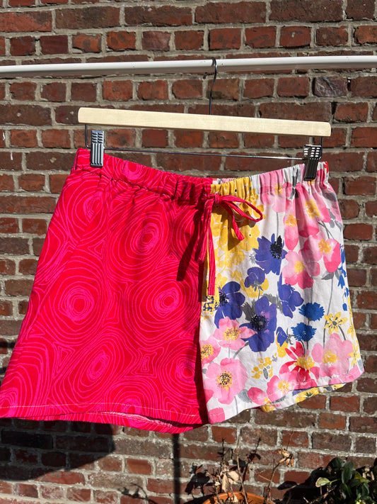 Le short fleurs et rose